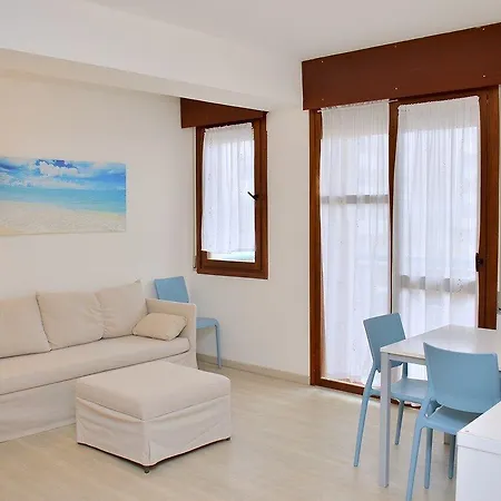 Bright Seafront Flat In Bibione With Side Sea View Lejlighed