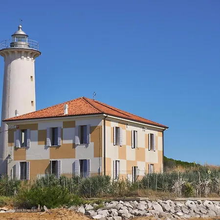 Bright Seafront Flat In With Side Sea View Apartmán *
