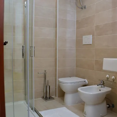Apartmán Bright Seafront Flat In With Side Sea View