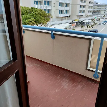 Bright Seafront Flat In With Side Sea View Apartmán *